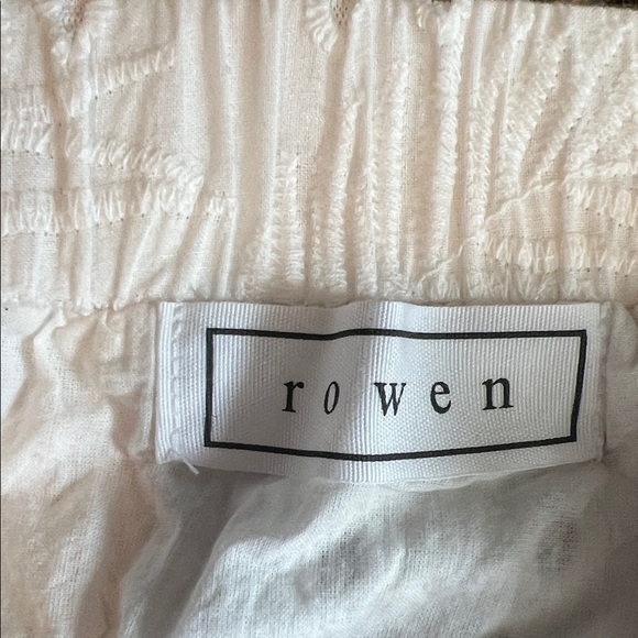 Elegant Cream Eyelet Crop Top and Skirt Set - Picture 5 of 9